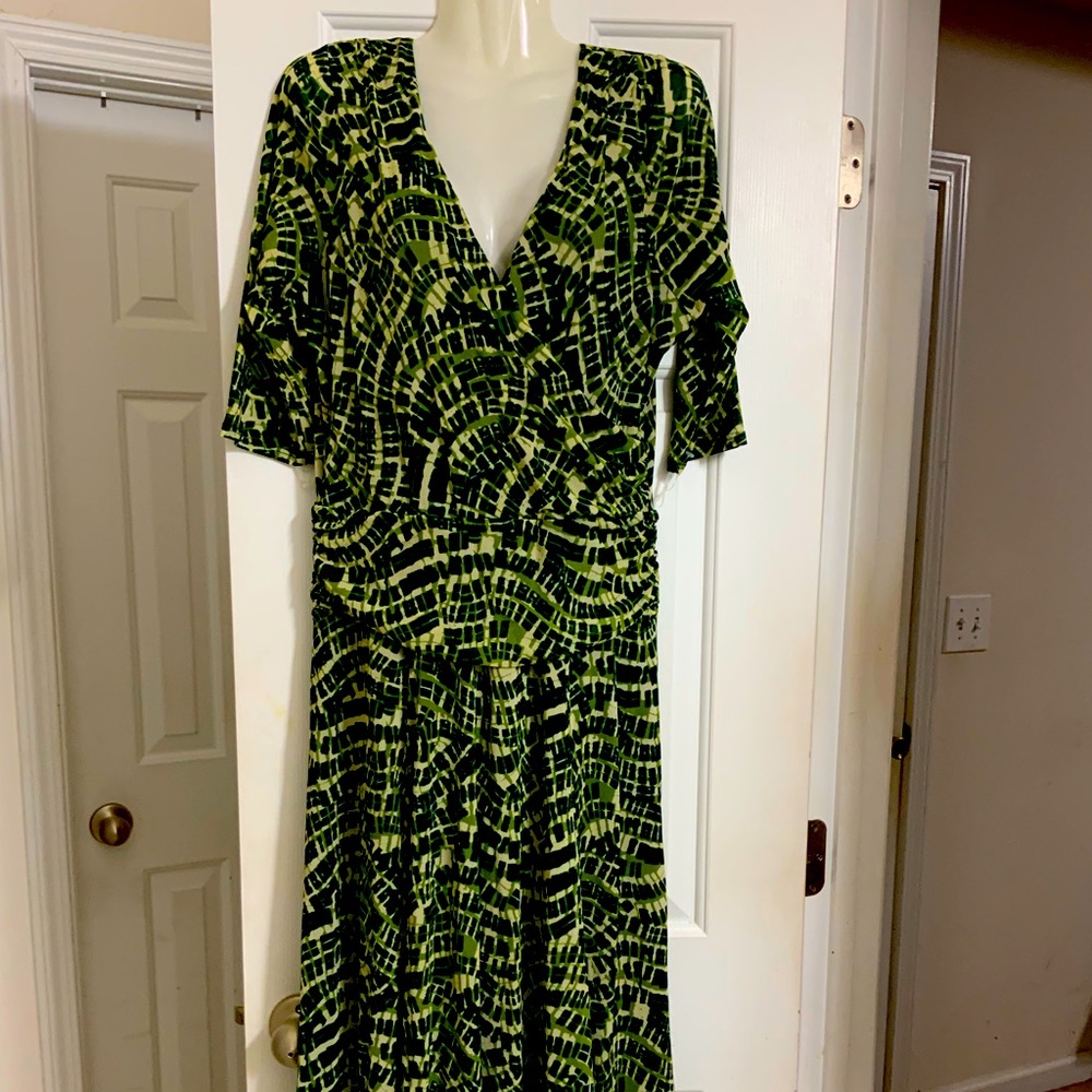 BRAND NEW GREEN / CREAM DRESS. SIZE- L